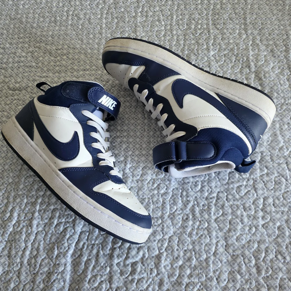 Nike Court Borough Mid 2 Blue & White Big Kids Sneakers Size 7Y